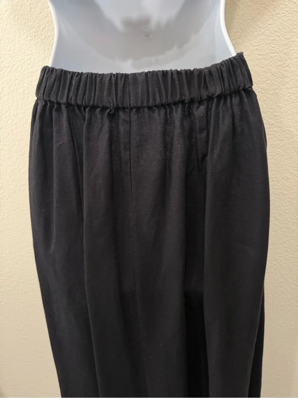 REFORMATION- Black Two-Piece Skirt & Crop Top Set/ linen fabric